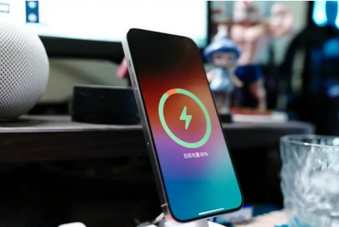 二道江苹果15换屏服务分享用什么充电器给iPhone15充电更好 